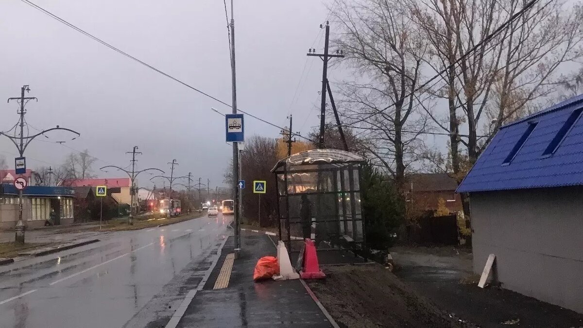 Новый павильон, тротуар и тактильная плитка появились на остановке в Нижнем  Тагиле | Новости Тагила TagilCity.ru | Дзен