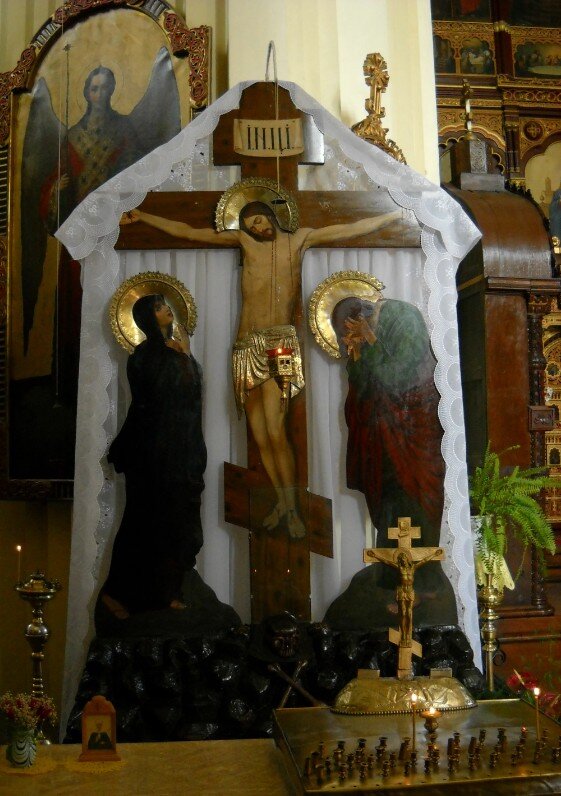 Голгофа в храме, где каждый может прикоснуться к святости Спасителя: исцелить душевную и головную боль, попросить помощи и покаяться в согрешениях перед Богом.