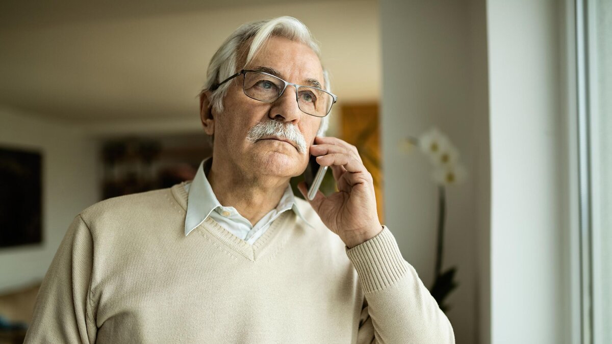    Власти заступились за пенсионеров: им выделят отдельную горячую линию © Freepik | Drazen Zigic