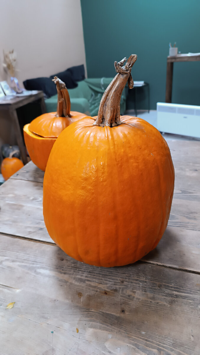 Без понятия, что за сорт, но она гладкая, почти круглая и, самое главное, тонкокорая и достаточно легко режется, в отличие от многих других.