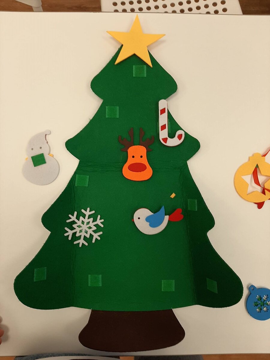 Елка была сложена. надо распрямить. 