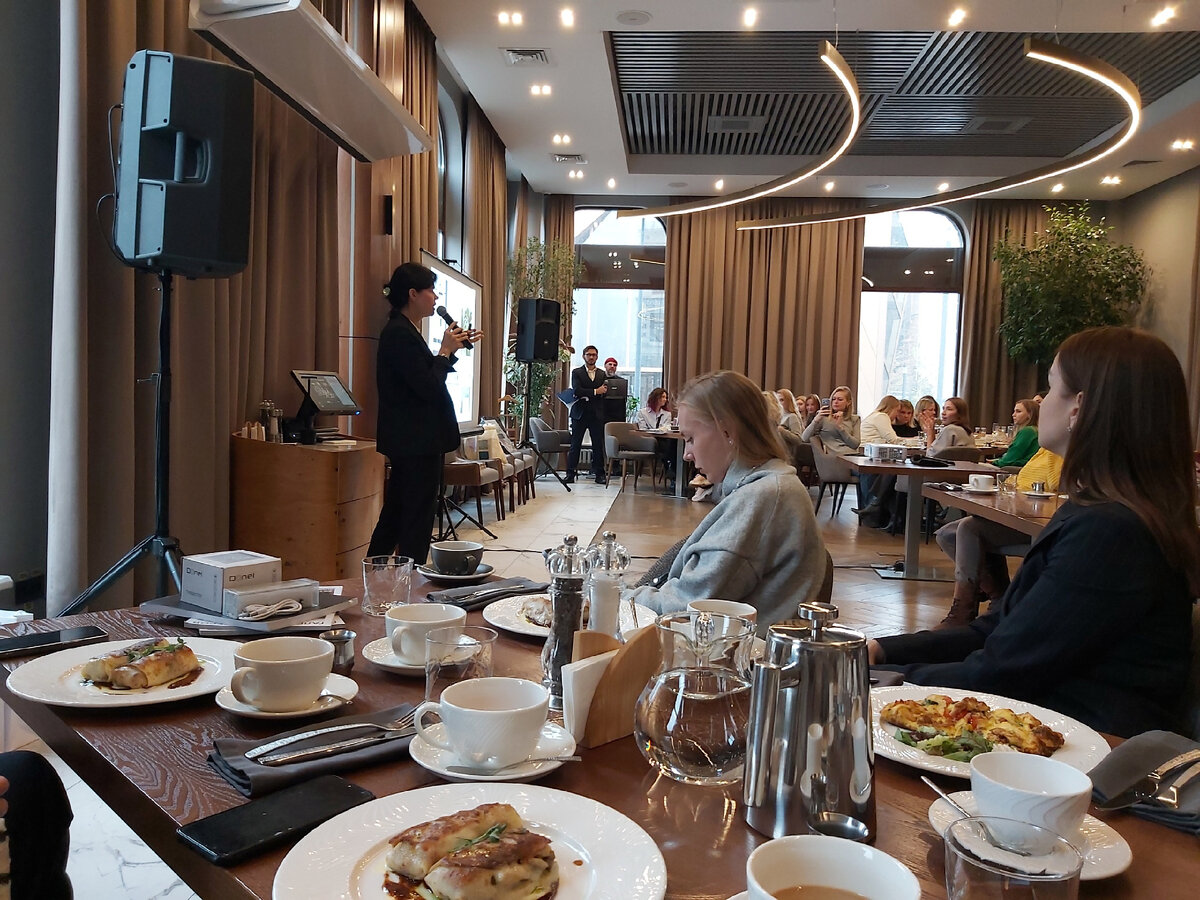 Фото Бранч Дизайн. Организатор и спонсор мероприятия Журнал "ГАЛЕРЕЯ ИНТЕРЬЕРОВ"