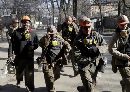   Шахтёрам в ДНР по-прежнему не платят зарплату. В правительстве обвинили директоров шахт и профсоюзы в отсутствии общения с работниками предприятий