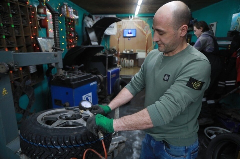    Автолюбители Ижевска начали менять шины на зимние Мария ЛЕНЦ