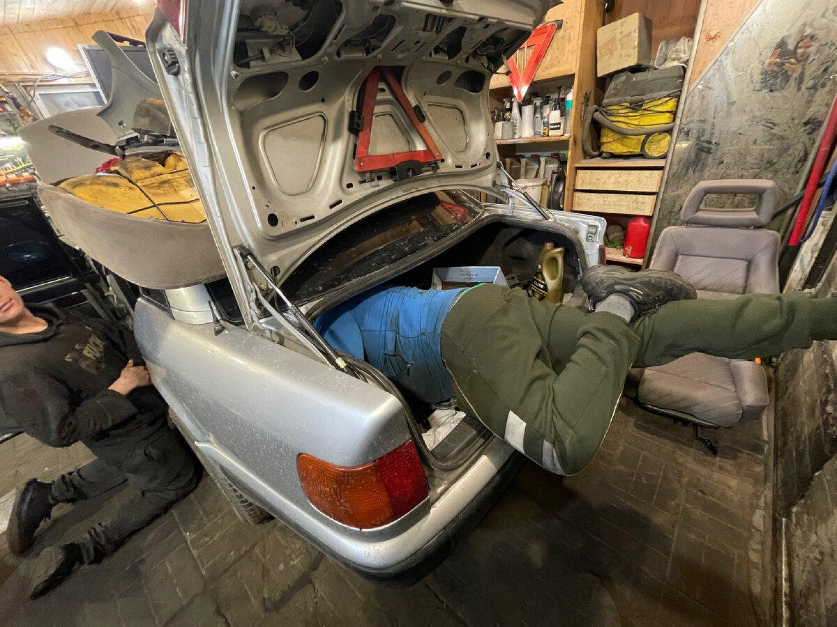 Процесс ремонта Ауди 100 с4 полным ходом 