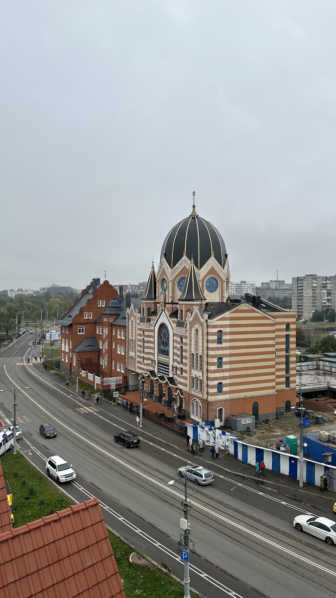 Это мы на обзорной экскурсии и ещё не знаем, что вылет отменяется 