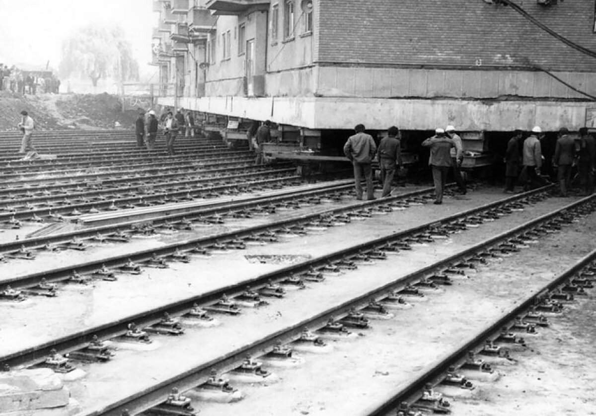 Для чего и как в СССР передвигали дома вместе с жителями? | МИР ИСТОРИИ -  WOH | Дзен