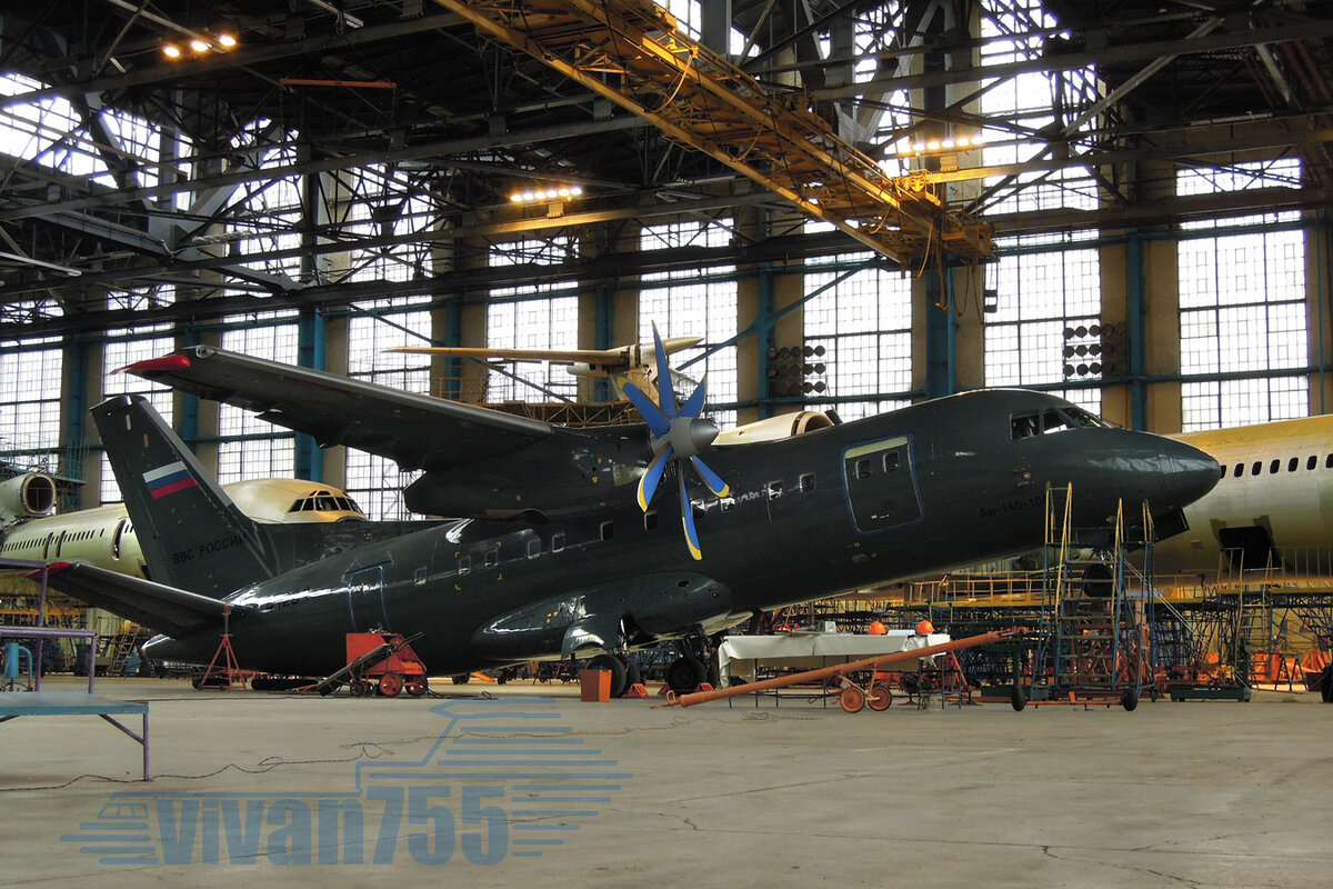 Ан-140-100 зав. № 002 на взвешивании с большим стояночным углом
