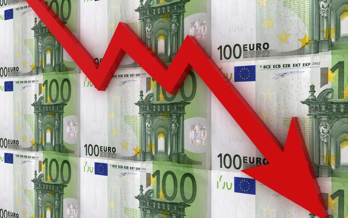 Евро. Падение евро. Валюта картинки. Упадок евро.