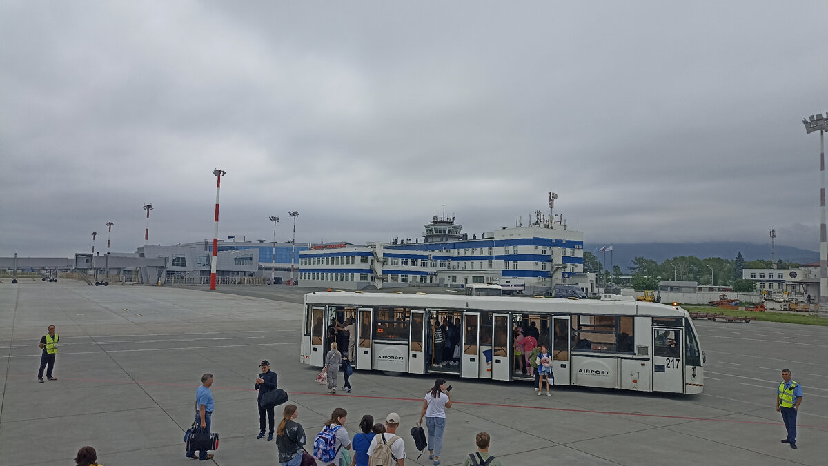 Прилетели в Южно-Сахалинск. Фото с трапа самолета