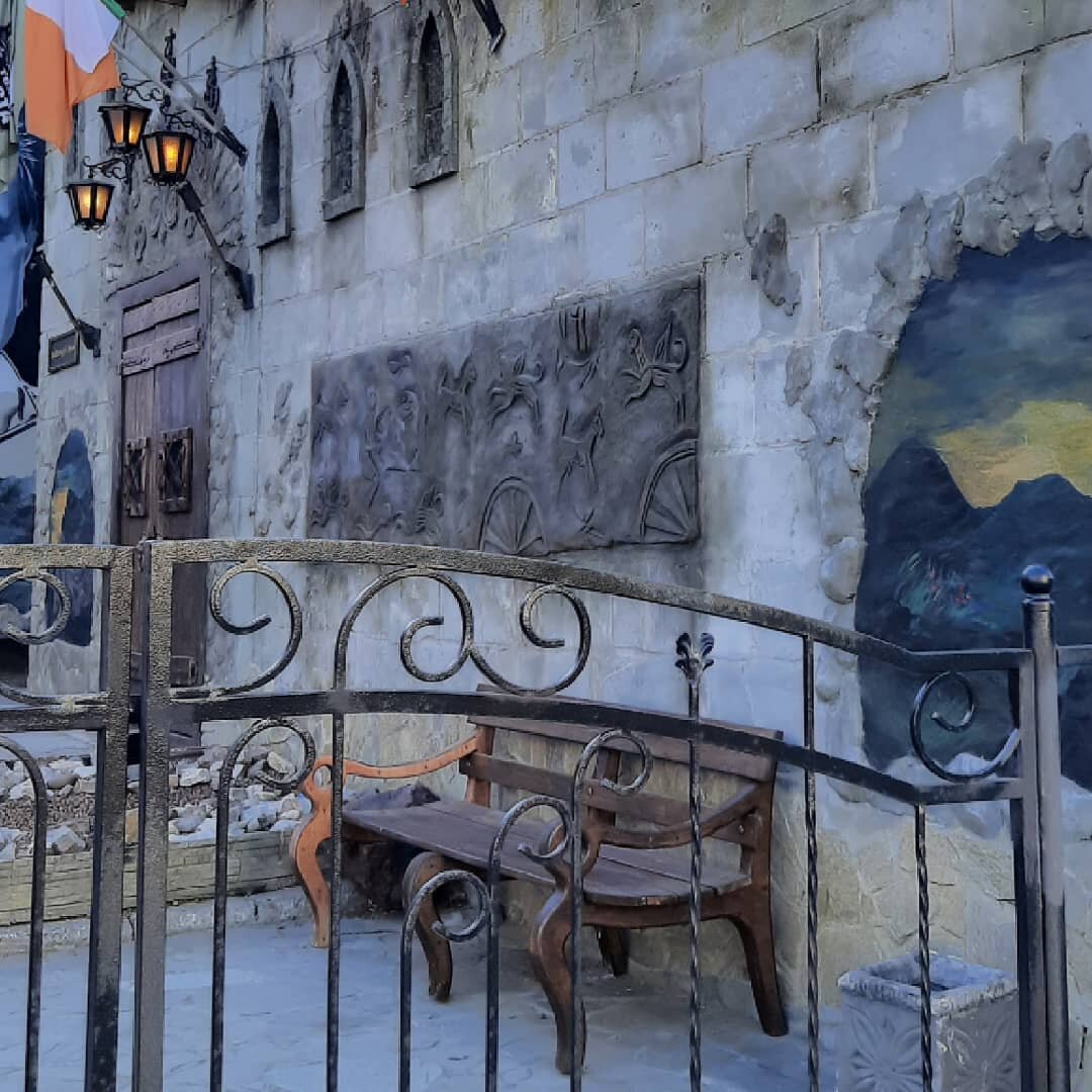 Так театр  выглядит внешне. Необычно!