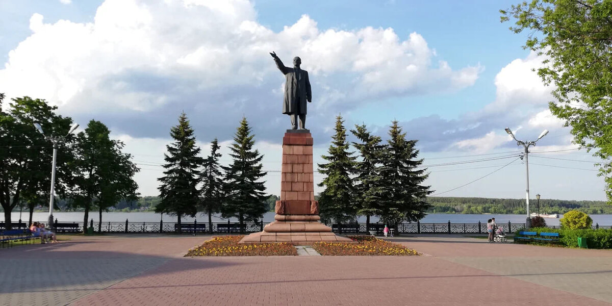 Если вы оказались в Ивановской области, то вам непременно стоит посетить Кинешму. Город славится своими церквями, старинными особняками и культурой. Город Кинешма Городом Кинешма стала в 1777 году.-42