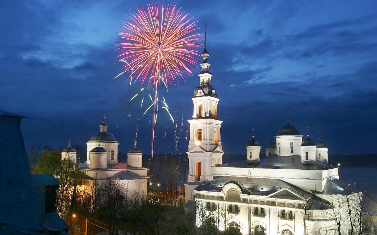 Если вы оказались в Ивановской области, то вам непременно стоит посетить Кинешму. Город славится своими церквями, старинными особняками и культурой. Город Кинешма Городом Кинешма стала в 1777 году.-43
