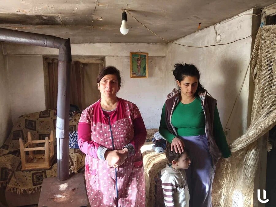 Насильственно перемещенная семья Гаяне Ванесян уже трижды теряла дом: «Мы потеряли отчий дом в Степанакерте в 1993 году, а во время 44-дневной войны потеряли дом в Шуши», — перечисляет Гаяне.-2