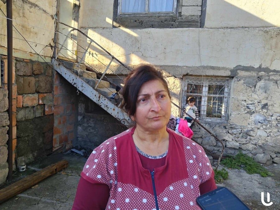 Насильственно перемещенная семья Гаяне Ванесян уже трижды теряла дом: «Мы потеряли отчий дом в Степанакерте в 1993 году, а во время 44-дневной войны потеряли дом в Шуши», — перечисляет Гаяне.-3