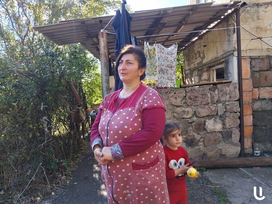 Насильственно перемещенная семья Гаяне Ванесян уже трижды теряла дом: «Мы потеряли отчий дом в Степанакерте в 1993 году, а во время 44-дневной войны потеряли дом в Шуши», — перечисляет Гаяне.-5