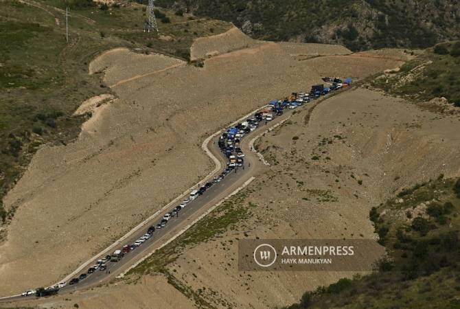 Насильственно перемещенная семья Гаяне Ванесян уже трижды теряла дом: «Мы потеряли отчий дом в Степанакерте в 1993 году, а во время 44-дневной войны потеряли дом в Шуши», — перечисляет Гаяне.-7