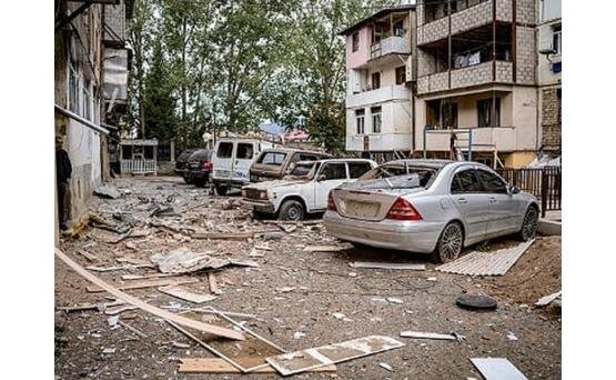 Насильственно перемещенная семья Гаяне Ванесян уже трижды теряла дом: «Мы потеряли отчий дом в Степанакерте в 1993 году, а во время 44-дневной войны потеряли дом в Шуши», — перечисляет Гаяне.-9