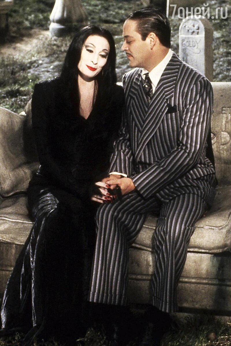 Знакомство с Уэнсдей Аддамс в новом видео сериала от Тима Бертона: Яндекс.Новост