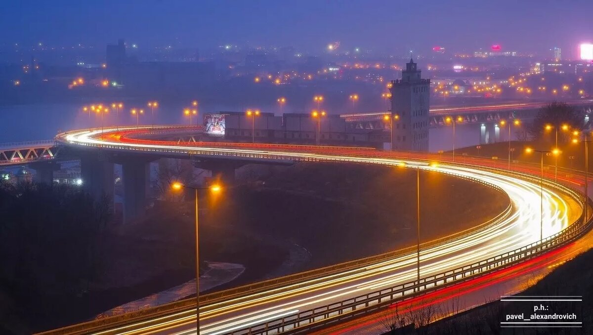     Густой туман накрыл Нижний Новгород в понедельник, 23 октября. Горожане делятся снимками в социальных сетях.