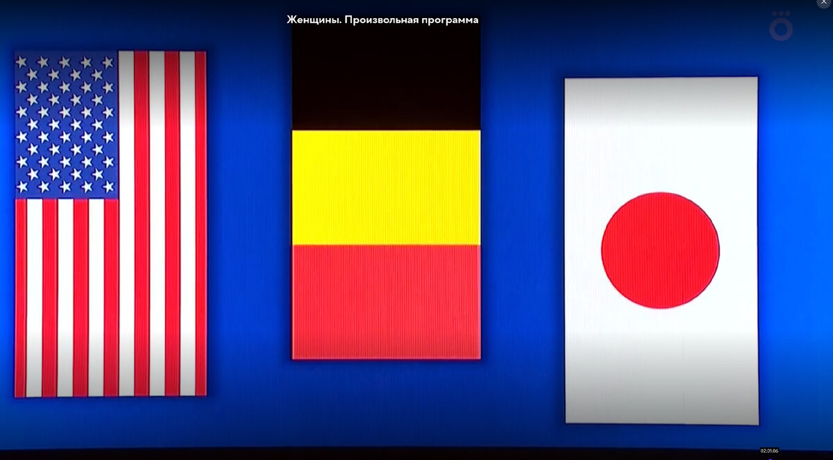 Корова палево-пестрой породы на сельской улице (Украина, Черниговская область)