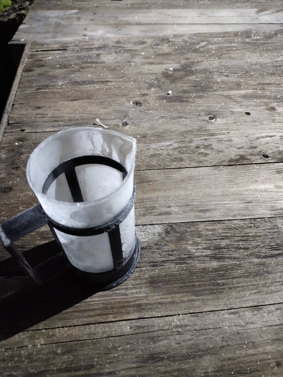 Это не кефир, это водичка замёрзла