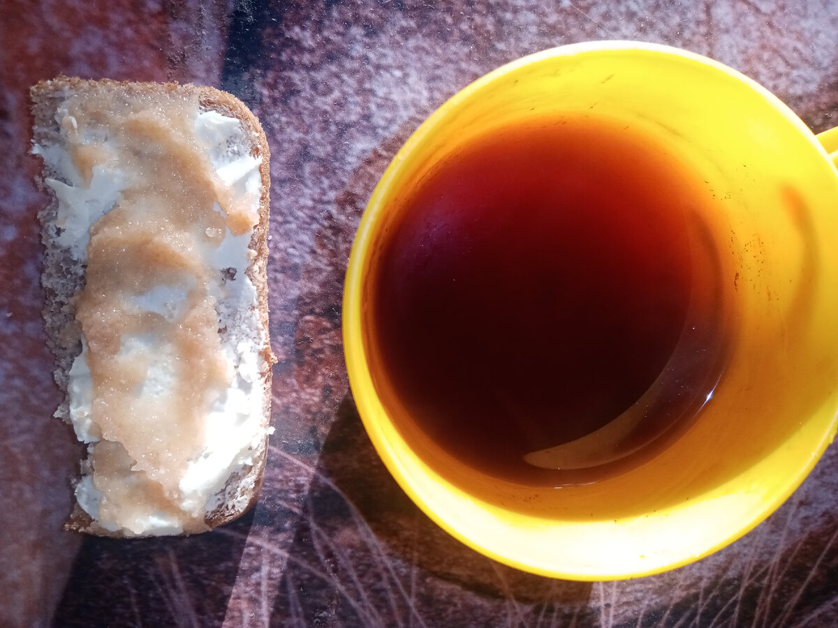 бутер с маслом и икрой рыбы (я ела)