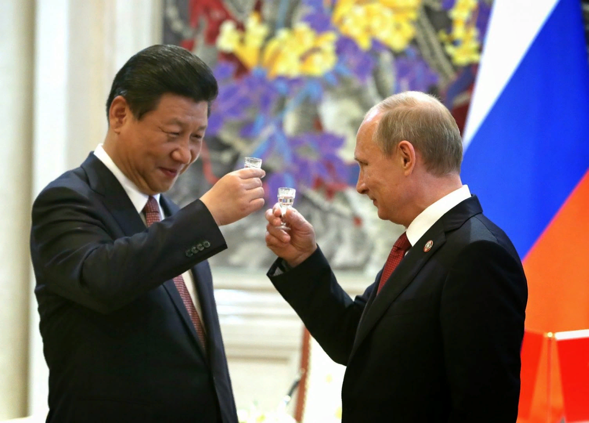 Визит Путина в Китай на форум "один пояс один путь" лишь добавил различных гипотез о том, что именно обсуждали лидеры России и Китая и о чём они договорились.-2
