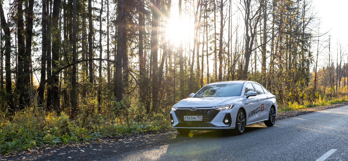 Золотая осень и автомобиль с прекрасным дизайном - дивное сочетание…