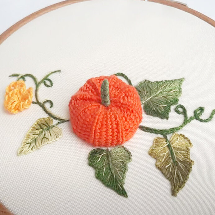    Объемная вышивка тыквы   
Источник: Скриншот из видео