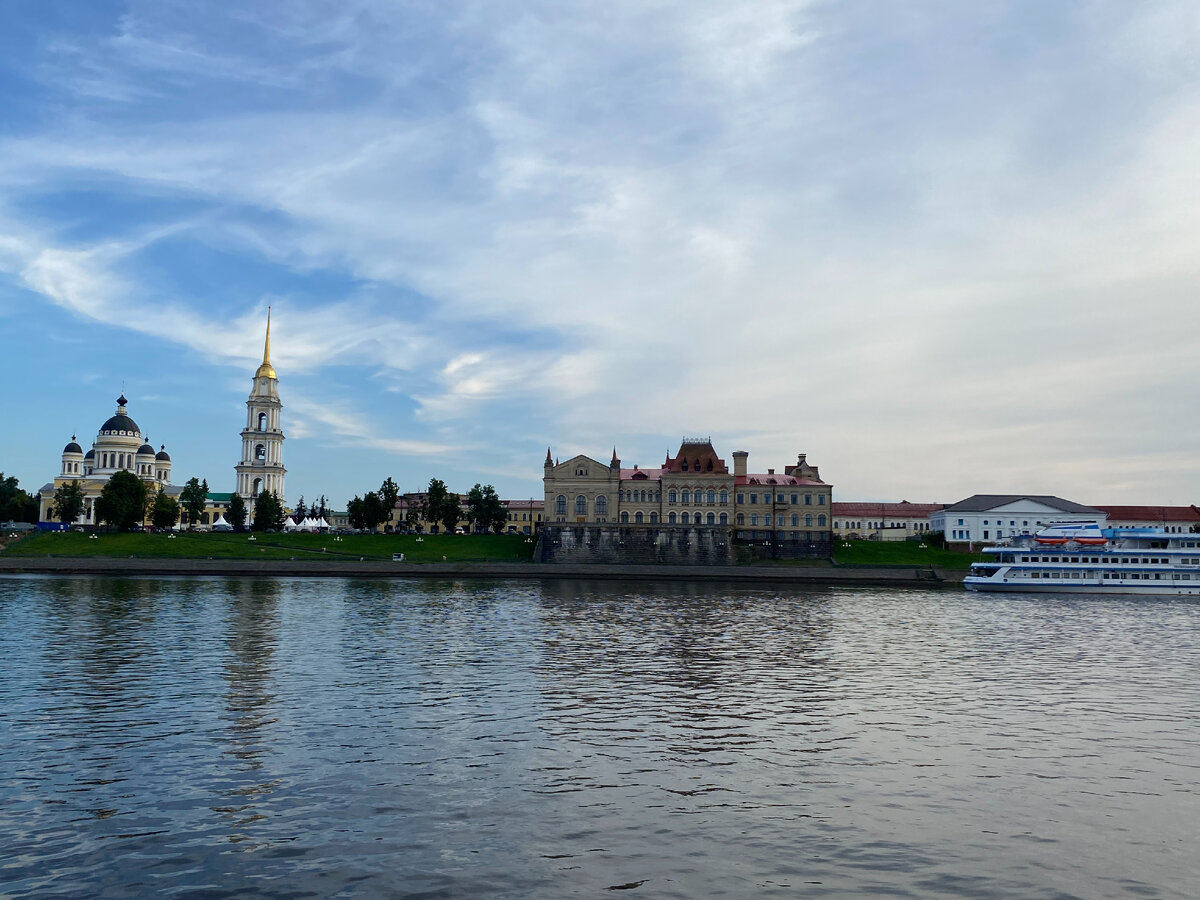 Самый шикарный вид на город - с воды. Листайте галерею