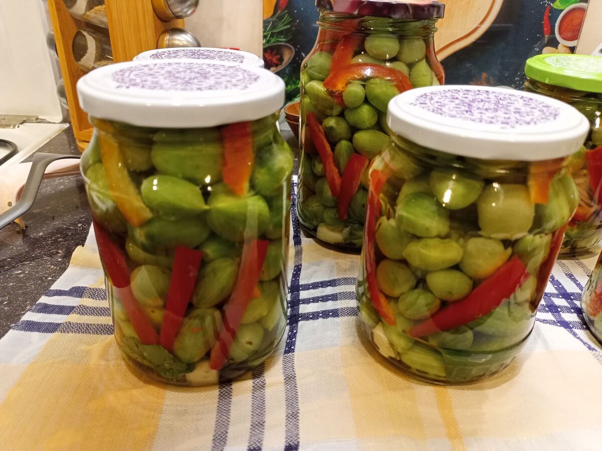Маринованная зелёная помидора