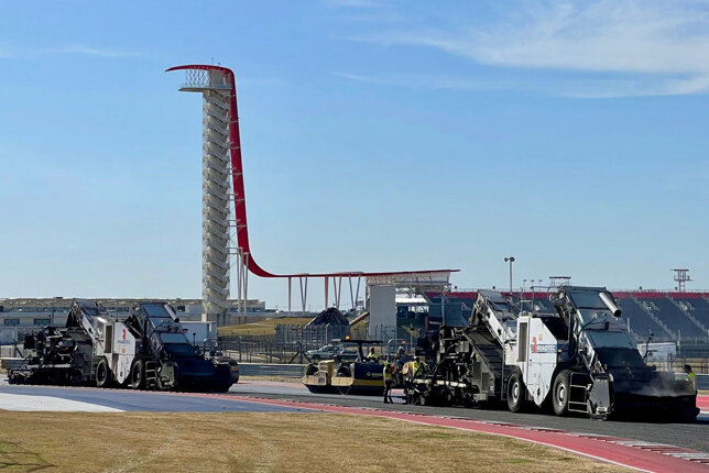 Машины по укладке асфальта на "Circuit of the Americas"