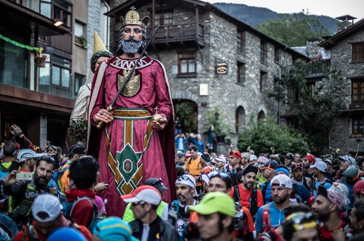 In andorra people live. Княжество Андорра население. Андорра национальный. Традиция трубадуров Андорры. Андорра дань.