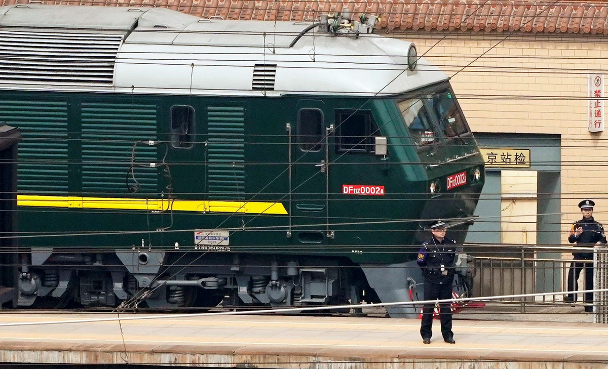бронированный поезд ким чен ына. поезд ким чен ына. бронепоезд ким чен ына. бронированный поезд ким чен ына. поезд ким чен ына.