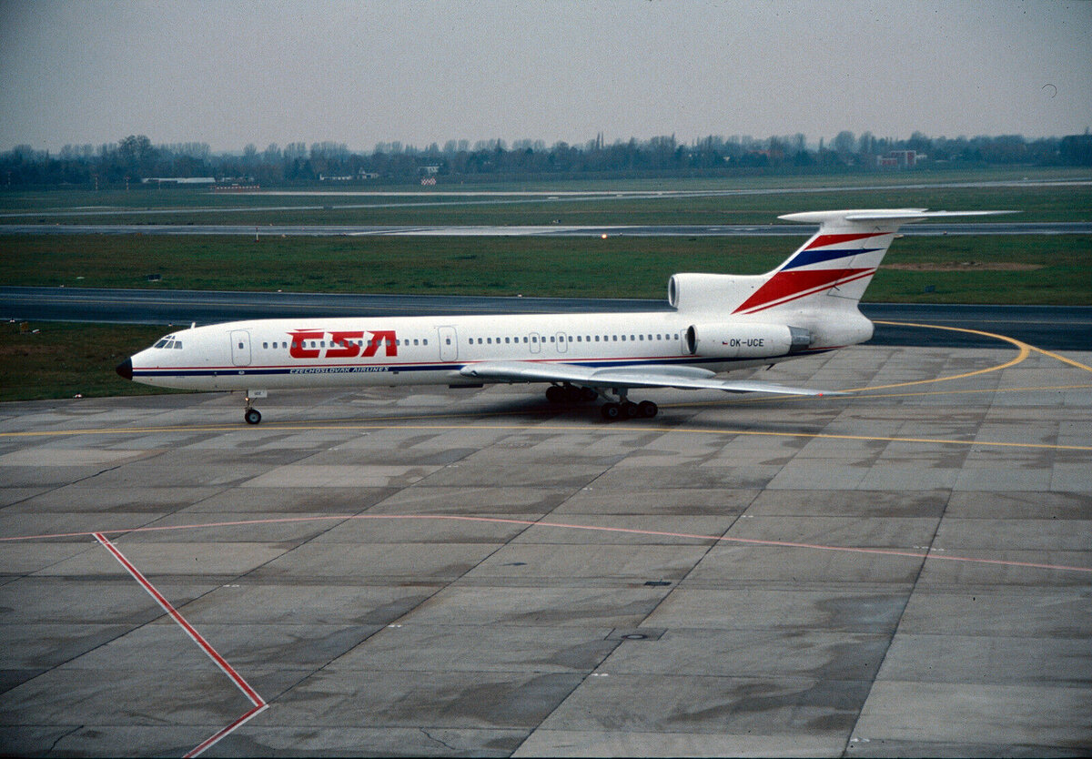 Предлагаю вашему вниманию небольшую подборку фотографий Ту-154 в разных авиакомпаниях. Этот Ту-154 летал всю свою биографию ( с 73 по 96 год) в болгарской компании "Балкан". В 1999 году утилизирован.-2
