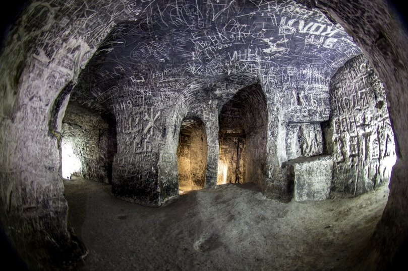 меловые пещеры воронежской области. меловые пещеры. пещерный храм сицилийской иконы божией матери дивногорье. святогорская лавра пещерный храм. дивногорье пещерный монастырь.