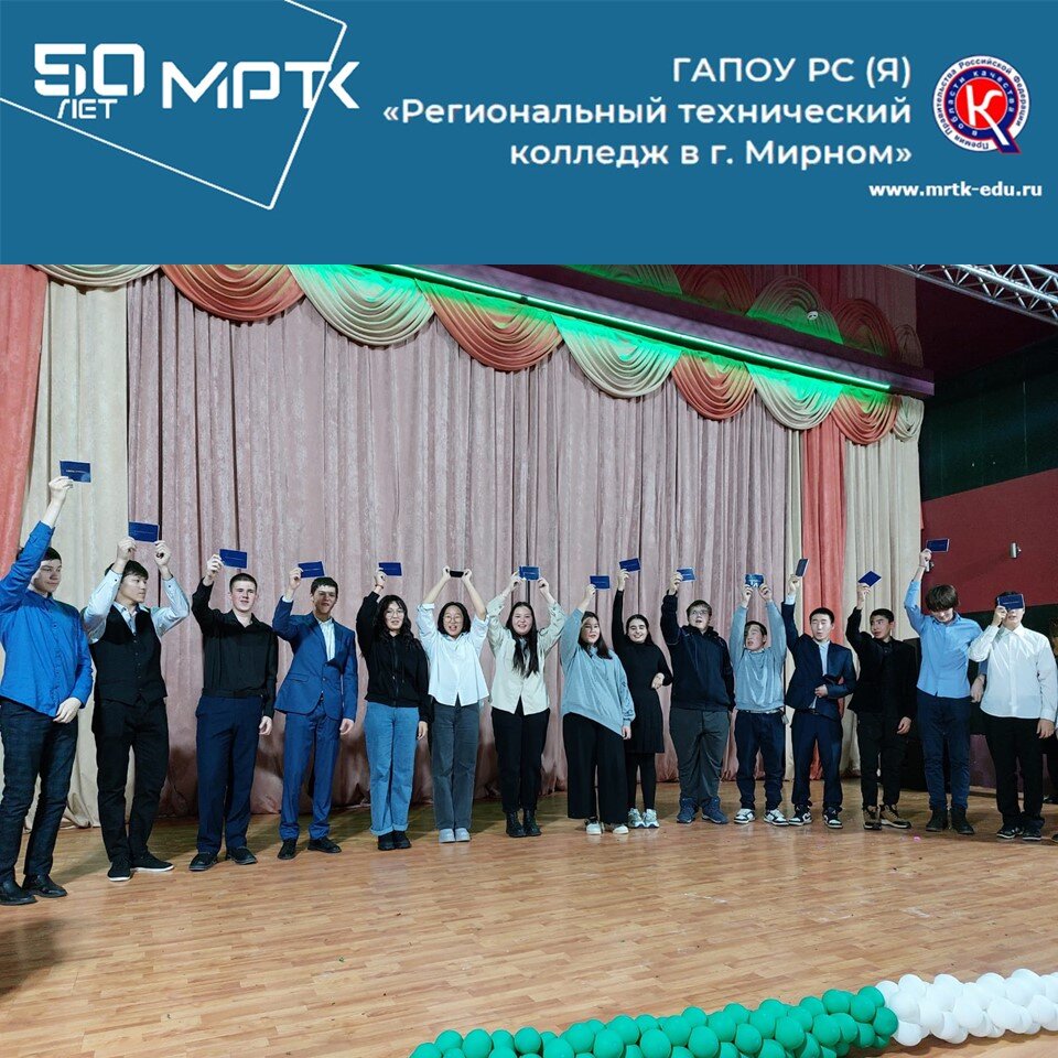 В «День первокурсника» студентам «Светлинского отделения энергетики, нефти и газа» вручены зачетные книжки.