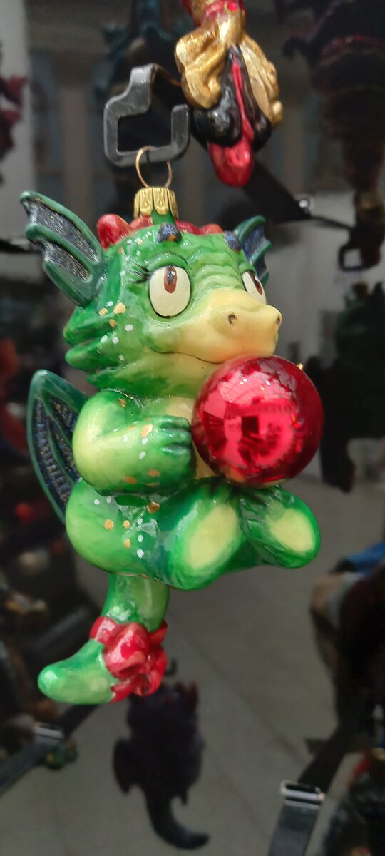 Дракончики на стенде Gift Archer