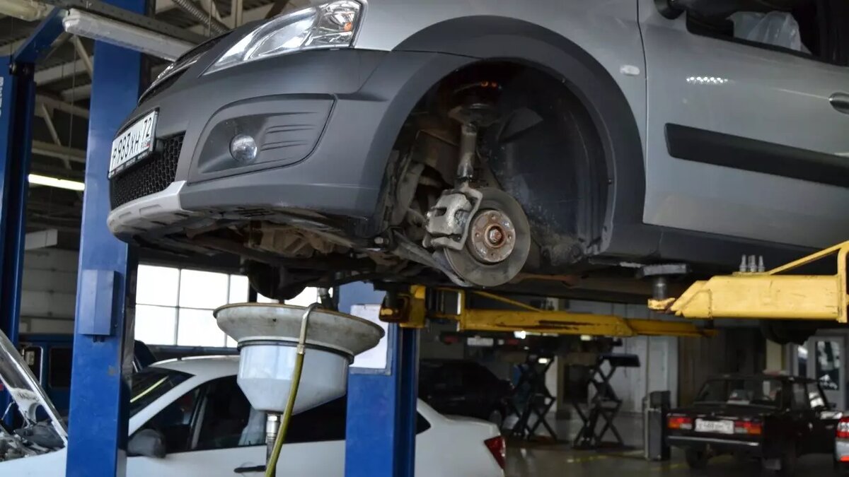     С наступлением холодов тюменские автомобилисты начали массово обращаться за услугами шиномонтажа. В сервисах рассказали, как долго людям приходится ждать очереди.