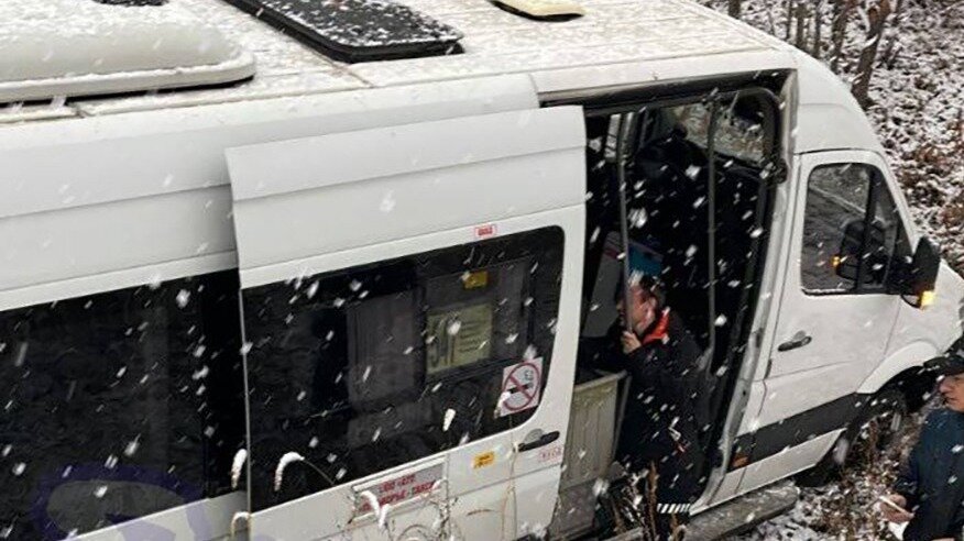     Полиция установила обстоятельства инцидента с пассажирским автобусом в Приморье. Mercedes Benz перевозил пассажиров, и на 78 км дороги «Осиновка — Рудная Пристань» попал в ДТП.