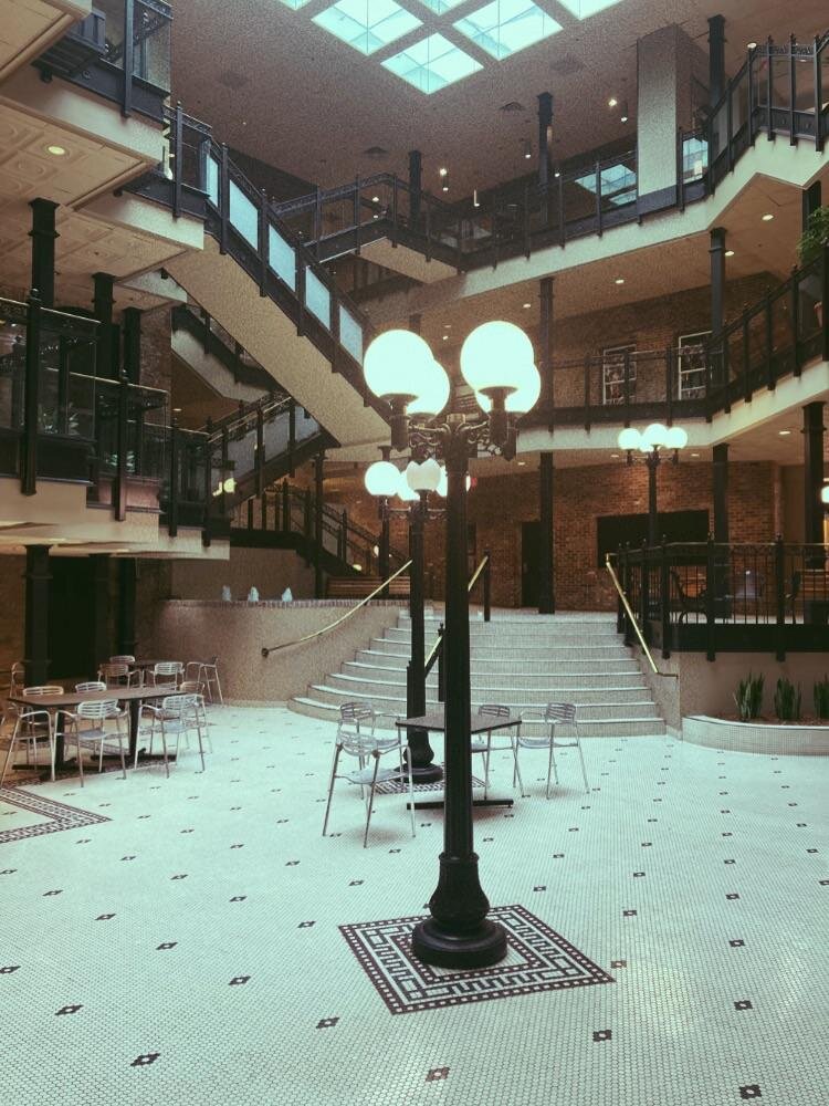 Источник: https://www.reddit.com/r/LiminalSpace/comments/178bldb/this_place_is_called_the_square_in_my_town_tiny