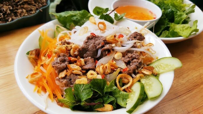 Bún bò trộn