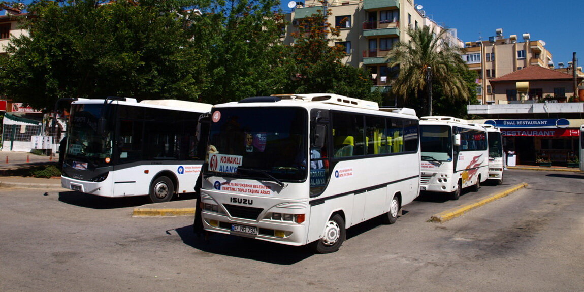 Автостанция у пятничного рынка Аланьи