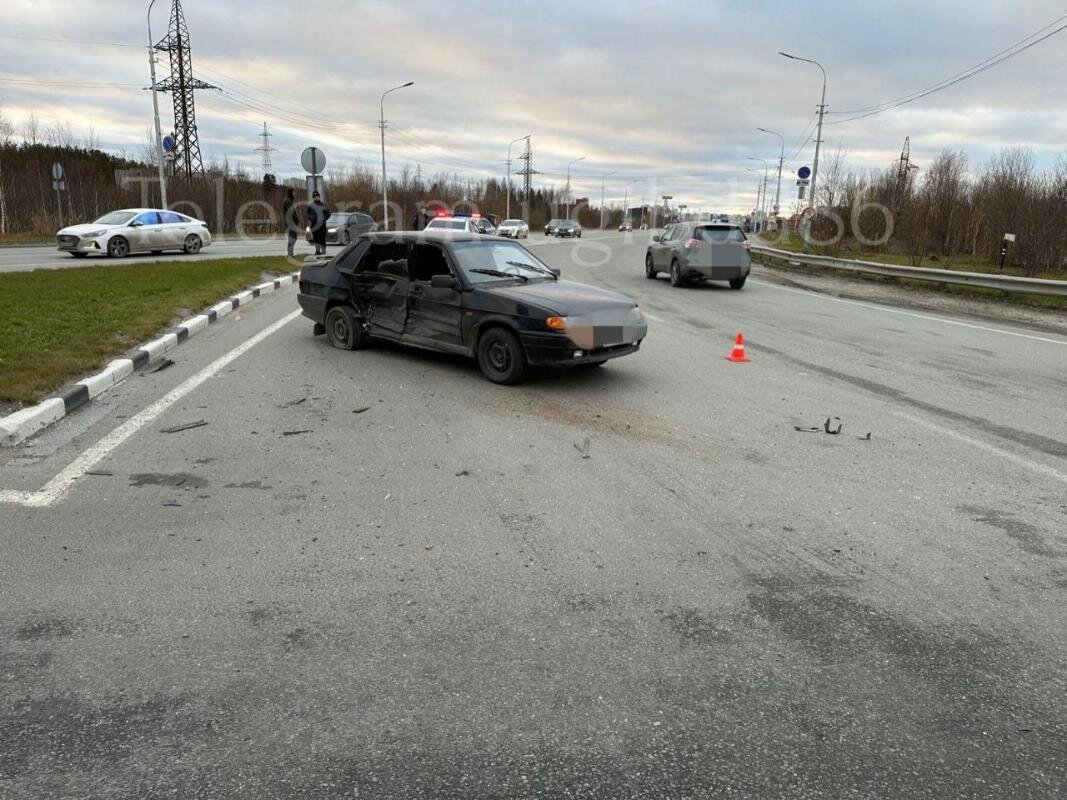 В Сургуте столкнулись Ford и Lada, пострадал человек | Сургутская Трибуна |  Новости Сургута и Югры | Дзен