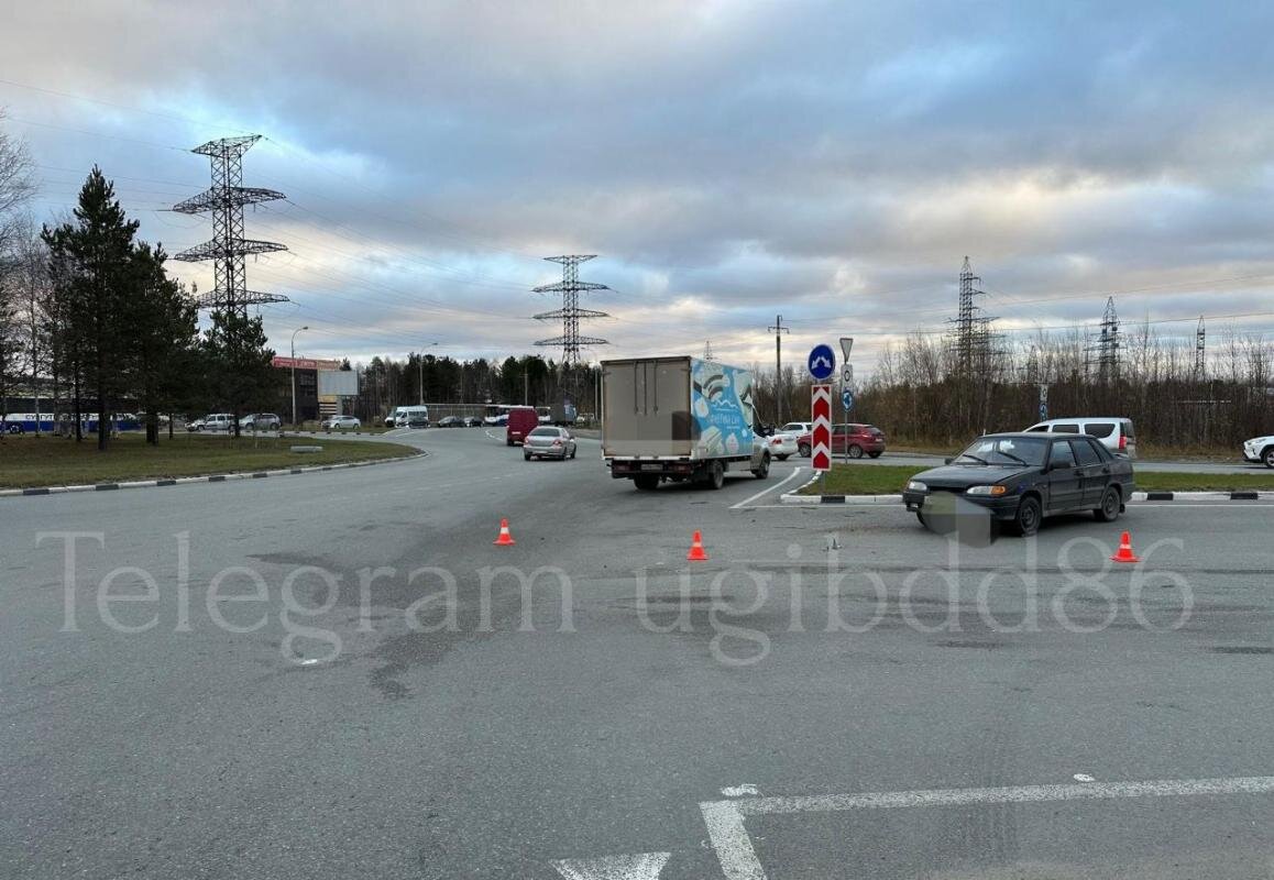    В Сургуте столкнулись Ford и Lada, пострадал человек