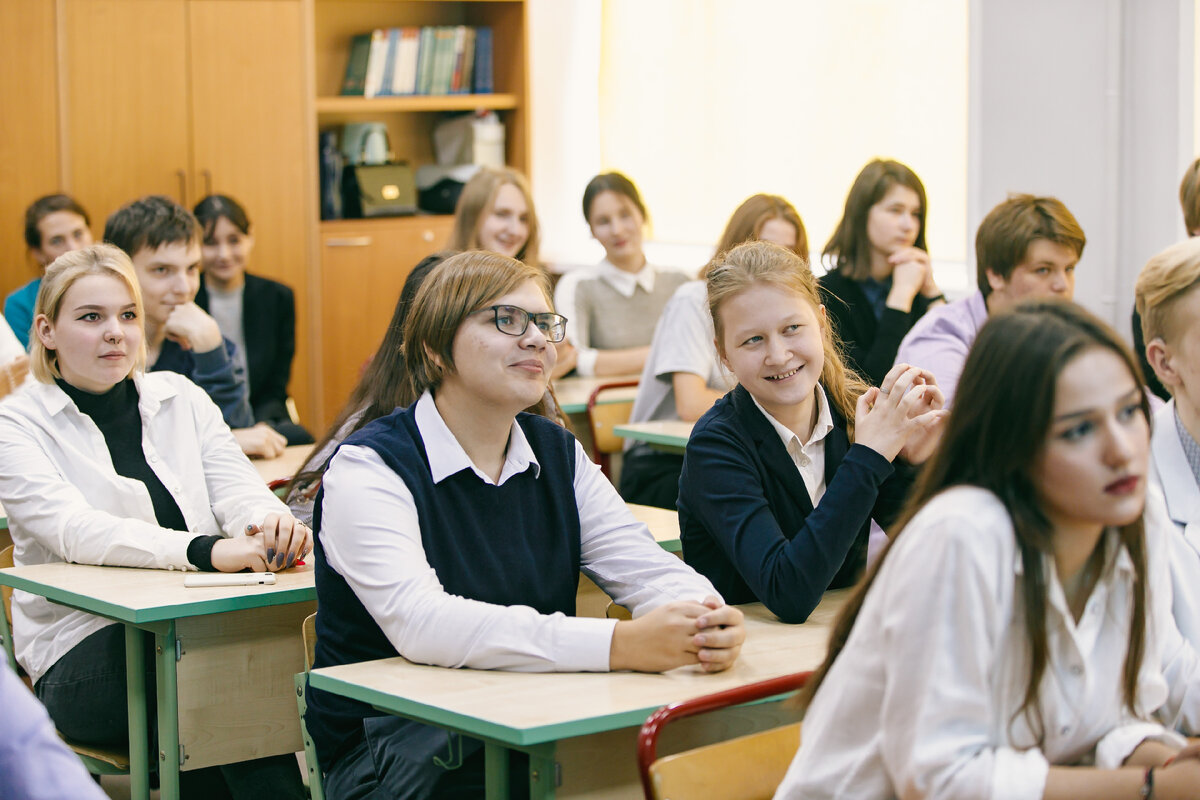 Старшеклассники. Изображение для иллюстрации статьи с Яндекс.Картинки.