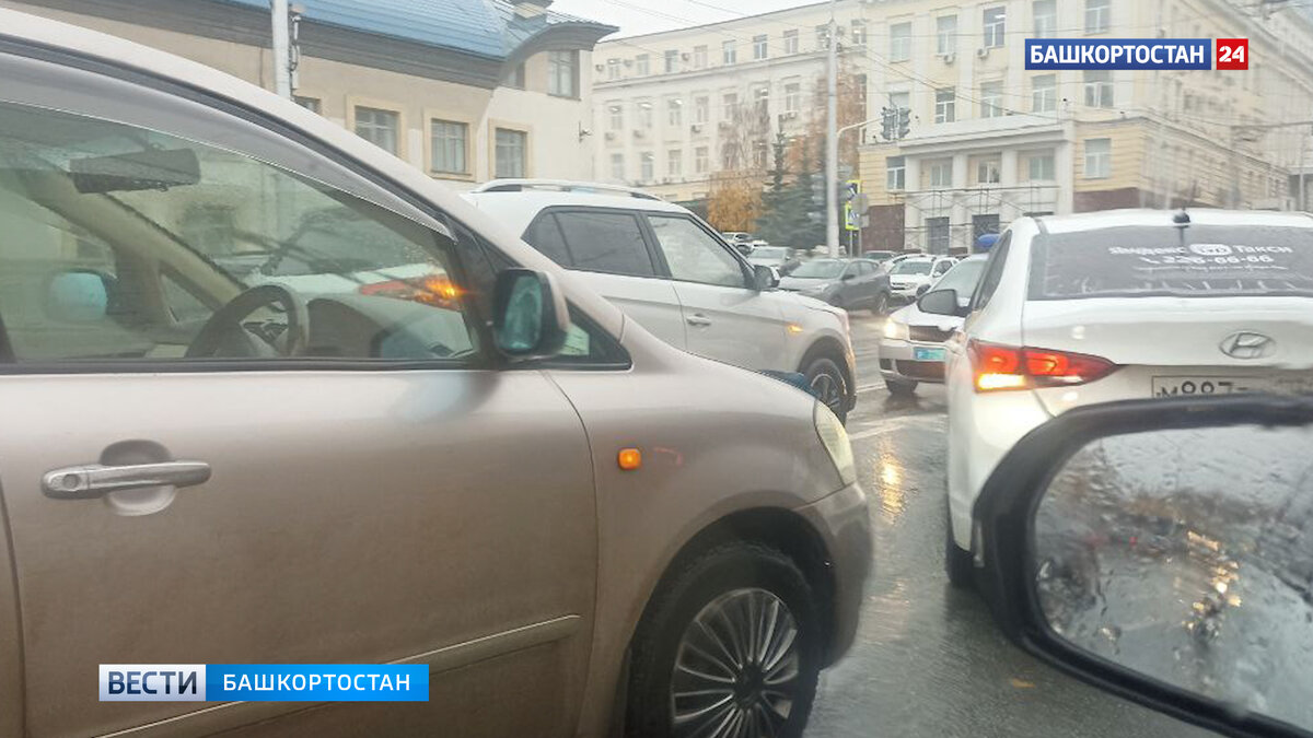    Массовая авария сковала улицу Заки Валиди в Уфе