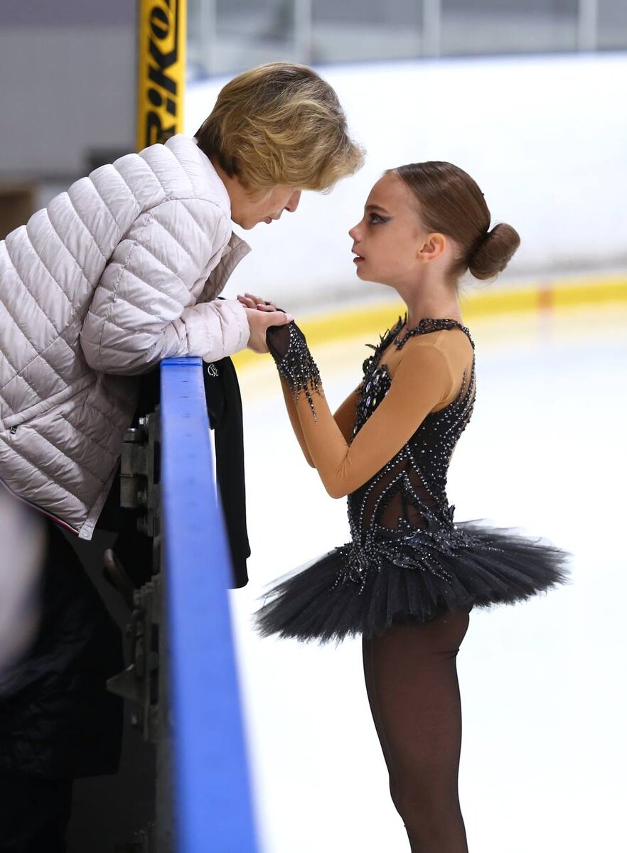 Лера с Оксаной Булычевой на первом старте сезона 2023-2024. Фото из телеграмм канала Леры.