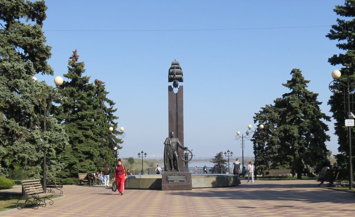 Памятник выдающемуся русскому адмиралу Михаилу Петровичу Лазареву. Фото автора.